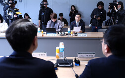 “전공의들, 의료계엄 겪었다”…의료계-민주당, 대화 첫 물꼬 