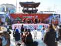 '얼지않는 인정' 화천산천어축제장, 전국 천사들 함박웃음 가득