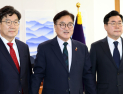 정권 연장 45.2%‧교체 49.2%…국힘‧민주 지지율 ‘팽팽’ [리얼미터]