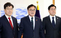 정권 연장 45.2%‧교체 49.2%…국힘‧민주 지지율 ‘팽팽’ [리얼미터]