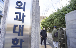 돌아오지 않은 의대생…의대 40곳 중 10곳 수강신청 ‘0명’