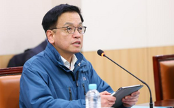 최상목 “의료개혁 미룬다면 정부 직무유기…과감한 투자하겠다”