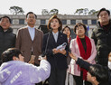 나경원‚ 릴레이 1인 시위 현장 방문해 “이재명 사죄해야”