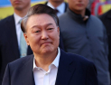 尹 대통령 “산불 진화대원 명복…가용 자산 총동원해야”