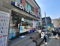 찬반집회 혼란 우려에…헌재 인근 식품사·카페 대문엔 ‘빗장’ [尹 파면]