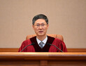 문형배 “탄핵심판 무리 없이 종료…언론·경찰·직원들께 깊이 감사”