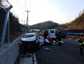 홍천서 트럭·스포티지 정면충돌…4명 중경상