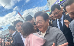 이재명 후보, 동해 북평시장 찾아 "현장 목소리 듣겠다"
