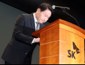 고개 숙인 최태원…SKT 해킹 사고 발생 19일 만