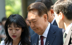 尹 3차 공판 출석...취재진 질문에 ‘묵묵부답’