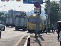 [포토뉴스] 부평 산곡초 통학용차량 불법정차 위험천만 등굣길