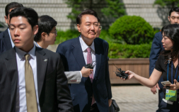 尹, 끝내 3차 소환 불응…경찰 “내란 특검과 체포영장 협의”