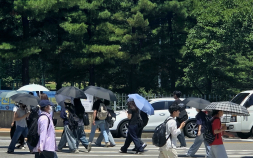 규모는 작고, 사고는 크고…무더위 사각지대 놓인 ‘중소 사업장’ [폭염, 일터를 덮치다⓶]