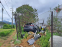 강릉서 60대 여성 몰던 SUV 물류창고 돌진…2명 부상