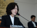 “표절 아냐” 고개 숙인 이진숙, 교육정책 질의엔 ‘침묵’