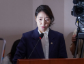 민주 “강선우 자진사퇴 결단 존중…보좌진 처우 개선 노력”