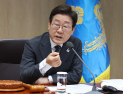 李대통령 ‘유튜버 가짜뉴스’ 대책 지시…공공택지 주택 공급 체계도 지적