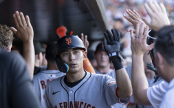 이정후, MLB 첫 4안타 폭발…8월 타율 0.583 맹타