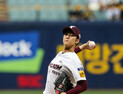 키움 안우진, 팔꿈치에 이어 어깨 부상…복귀 시점 불투명