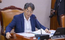 ‘주식 차명 거래 의혹’ 이춘석, 민주당 자진 탈당…“당에 누 끼쳐 죄송”