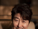 송강호, 지드래곤과 한솥밥 먹는다…갤럭시코퍼레이션 1호 배우