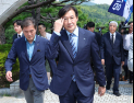 “소탐대실 안 된다” 박지원, 조국에 신중론…이유는