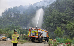 삼척 산불 재발화…산불경보 1단계 발령, 진화작업 재돌입