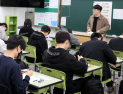 내년 3월부터 초중고 수업 중 스마트폰 사용 금지