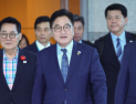 [속보] ‘中 전승절 참석’ 우원식 의장, 김정은과 만나 악수