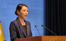 조국혁신당 ‘성비위’ 파문…대변인 탈당 선언