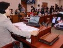 추미애‚ ‘초선 가만있으라’ 발언 나경원에 사과 요구