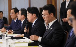 대통령실 “美 구금 근로자 석방 교섭 마무리…전세기 출발 예정”