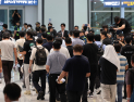 ‘드디어 가족 품으로’…한국인 근로자 316명 귀국