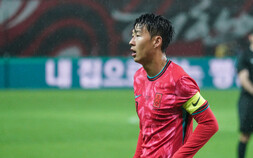 137경기·15년의 헌신…손흥민, 한국 축구 A매치 최다출전 새 역사 썼다