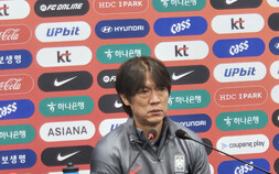 홍명보 감독 “많이 배웠다…팀으로서 부족한 부분 조금씩 보완해야 한다” [쿠키 현장]