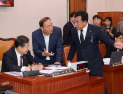 산업부 국감, 한수원-웨스팅하우스 계약서 원본 공개 여부 놓고 여야 갈등 ‘파행’ [2025 국감]