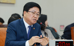 국립대병원 구성원 반대에…교육부 “주무부처 이관, 서두르지 않겠다” [2025 국감]