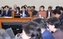 의정갈등 1년 8개월 만에…“보건의료 ‘심각’ 경보 곧 해제” [2025 국감]
