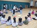 “운명을 던져라” 윷놀이에 환호·탄식…그안에 담긴 질서와 배려