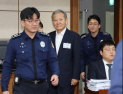 ‘내란 공모’ 이상민‚ 첫 재판 출석…파란 정장에 수형번호 ‘52’ [쿠키포토]
