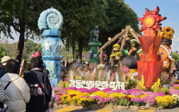 “6000년 선사유적서 미꾸라지 잡고 베이컨 굽고” [현장 스케치]