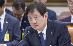 이찬진 “BNK금융 회장 선임 절차 ‘특이’…필요 시 수시검사” [2025 국감]