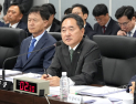 “국민연금, 국내 주식 투자 늘려야” vs “대통령이 압박해선 안돼” [2025 국감]