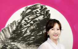 카타르 사로잡은 K-수묵 아이콘 류재춘…내년엔 ‘문화의 날’ 장식한다 [쿠키인터뷰]