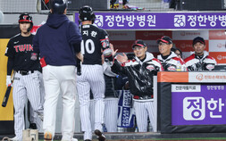 LG, 통산 네 번째 우승…2년 만에 다시 왕좌 올랐다 [KS5]