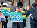 유정기 전북교육감 권한대행, 수능 수험생 맞아 ‘하이파이브로 응원’