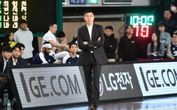 이상민 KCC 감독 “허훈 선발, 홈 개막전이라 내보냈다” [쿠키 현장]