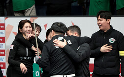 막판 집중력 빛났다…하나카드, SK렌터카 12연승 도전 저지 [PBA]