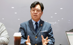 노동부 장관 “정년연장 연내 마무리해야…노사 설득 관건”