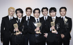 엔하이픈, ‘2025 MAMA’서 대상 포함 3관왕…“엔진 없었다면 이 순간도 없었다”